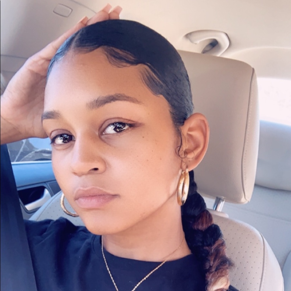 Meet your Posher, Alana